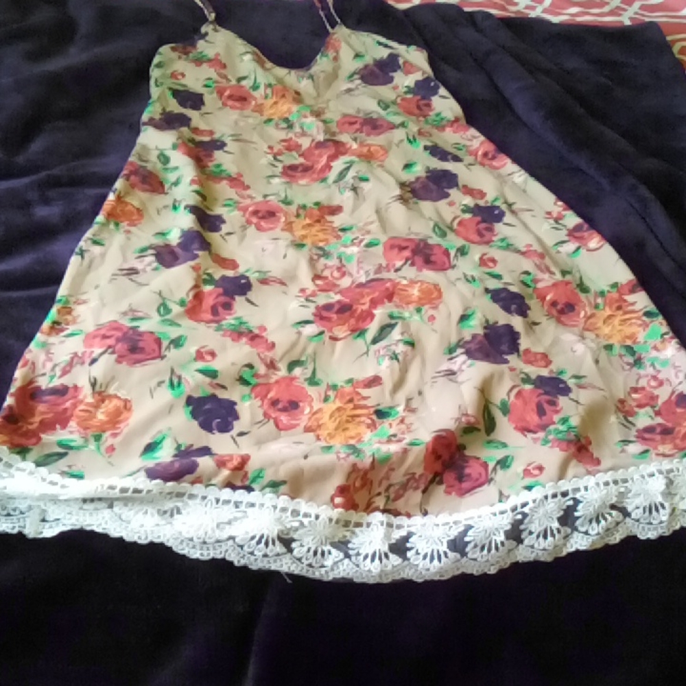 Small tan rose print slip dress w/ white lace trim
